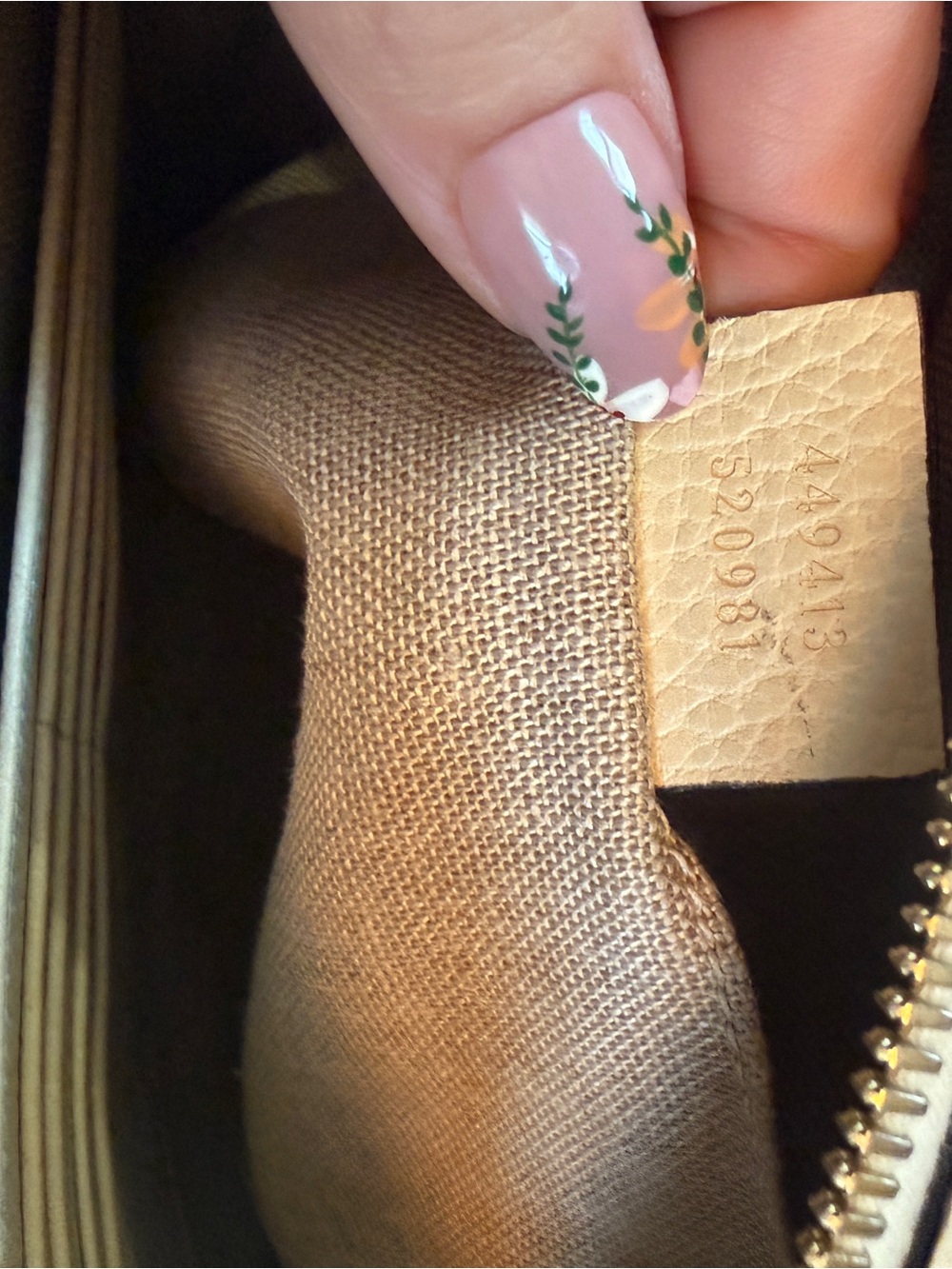 Gucci GG Supreme Crossbody Bag with Cream Trim - Picture 10 of 11